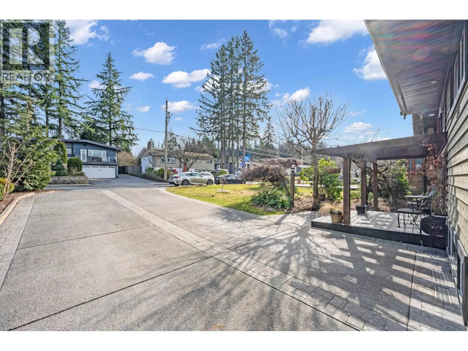 870 SEYMOUR DRIVE