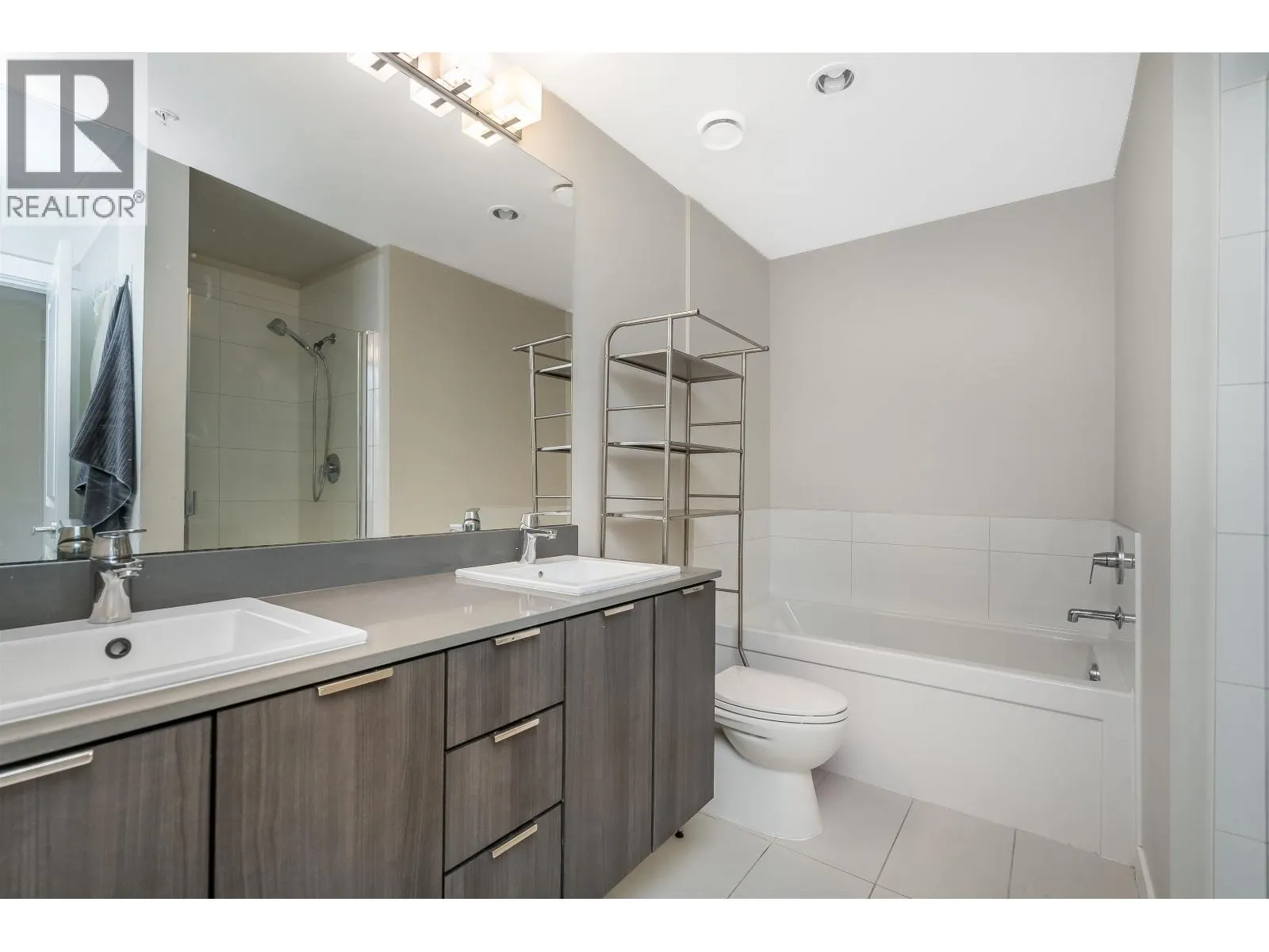 403 9877 UNIVERSITY CRESCENT