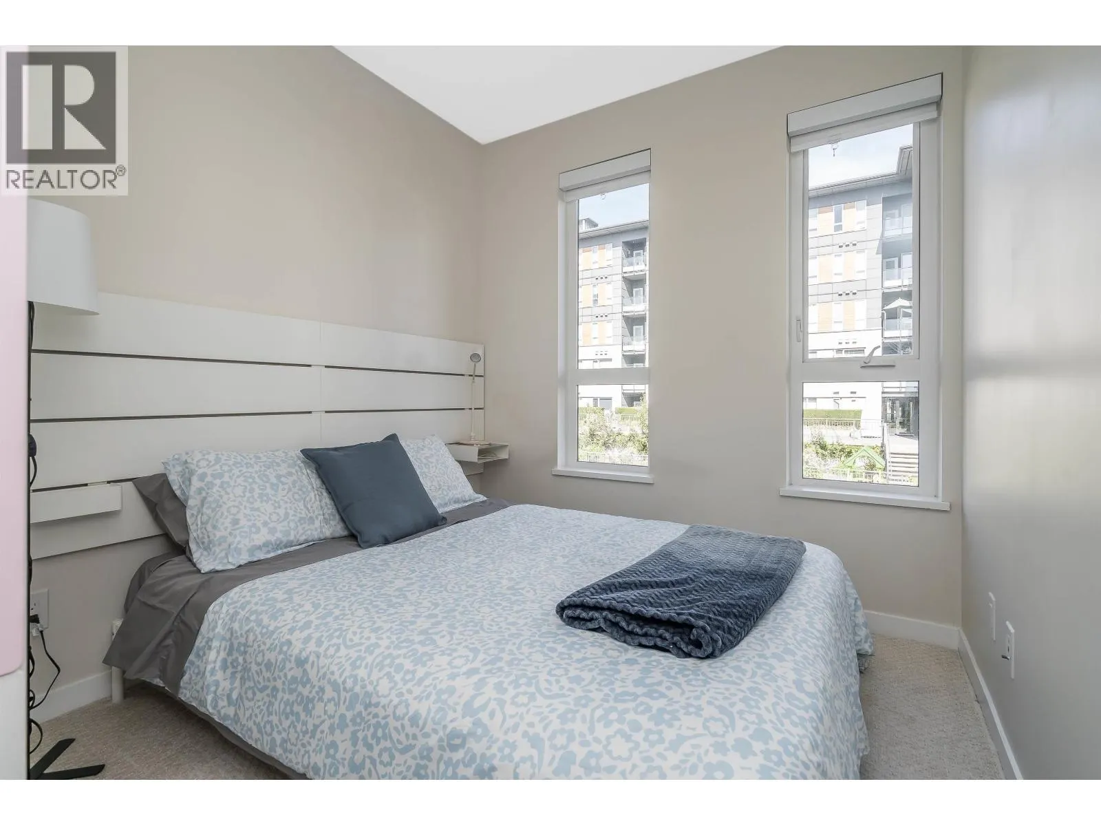 403 9877 UNIVERSITY CRESCENT