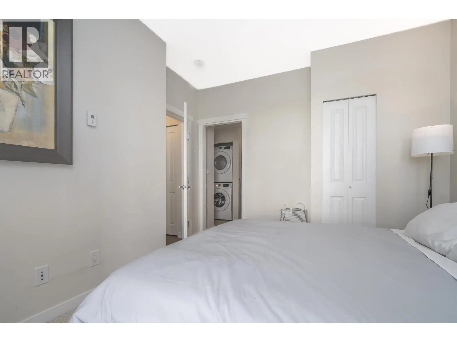 403 9877 UNIVERSITY CRESCENT