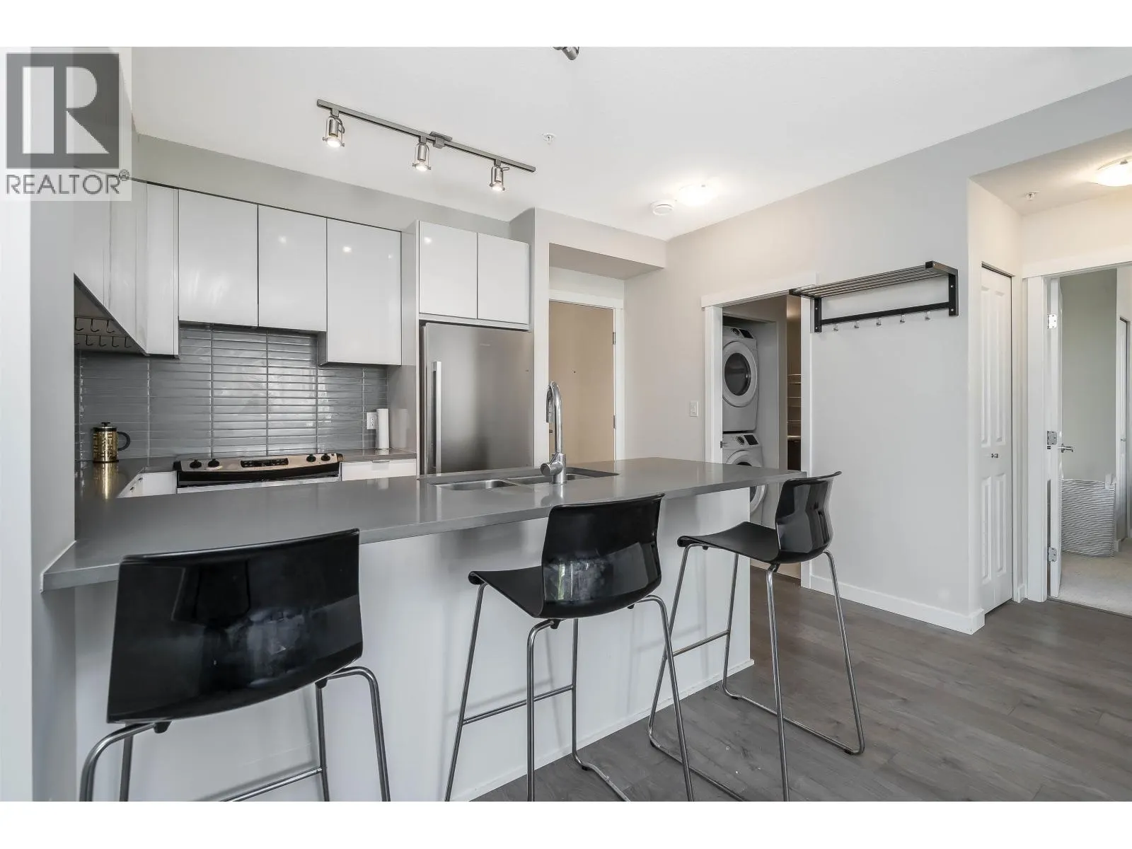 403 9877 UNIVERSITY CRESCENT