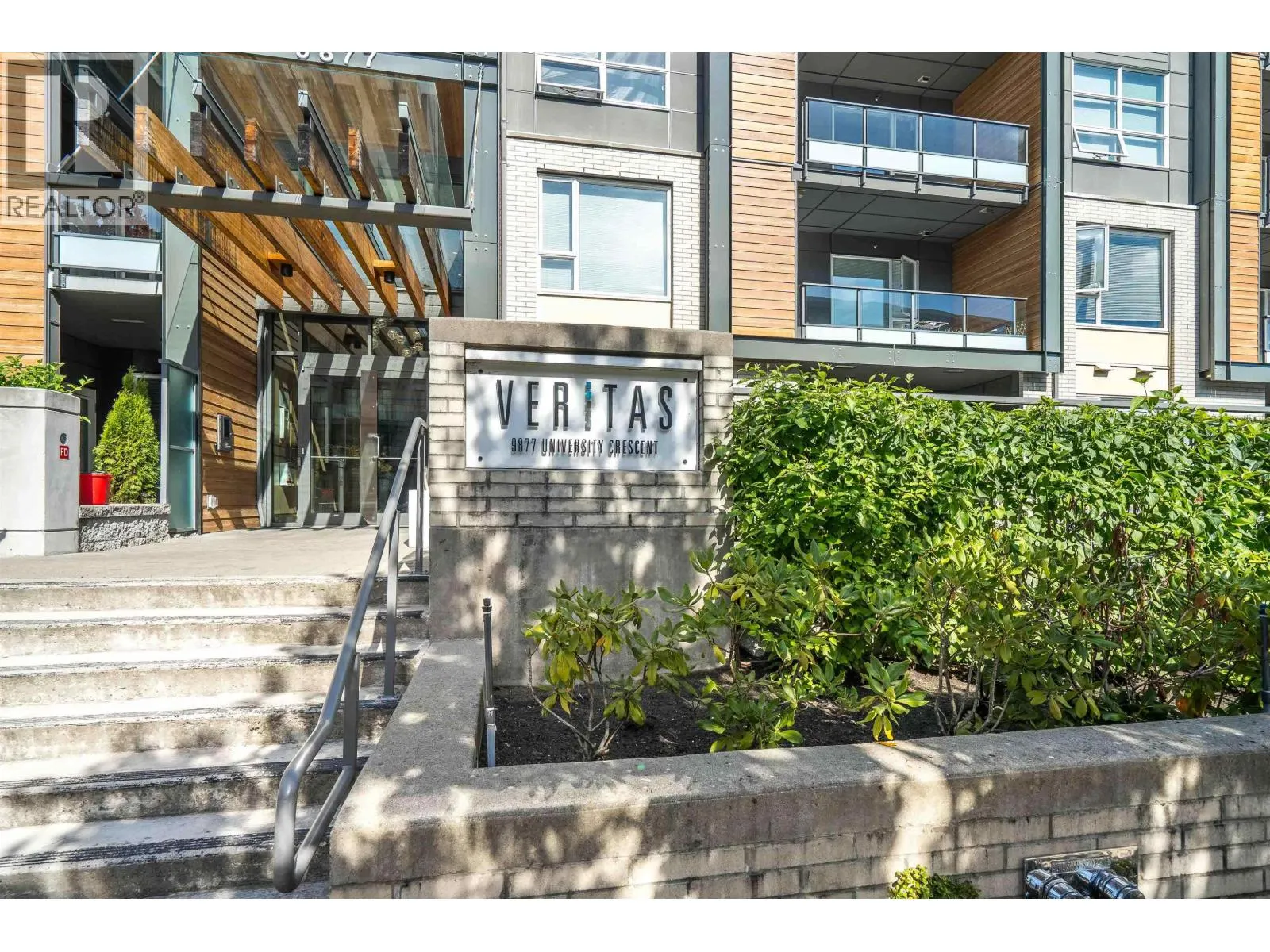 403 9877 UNIVERSITY CRESCENT