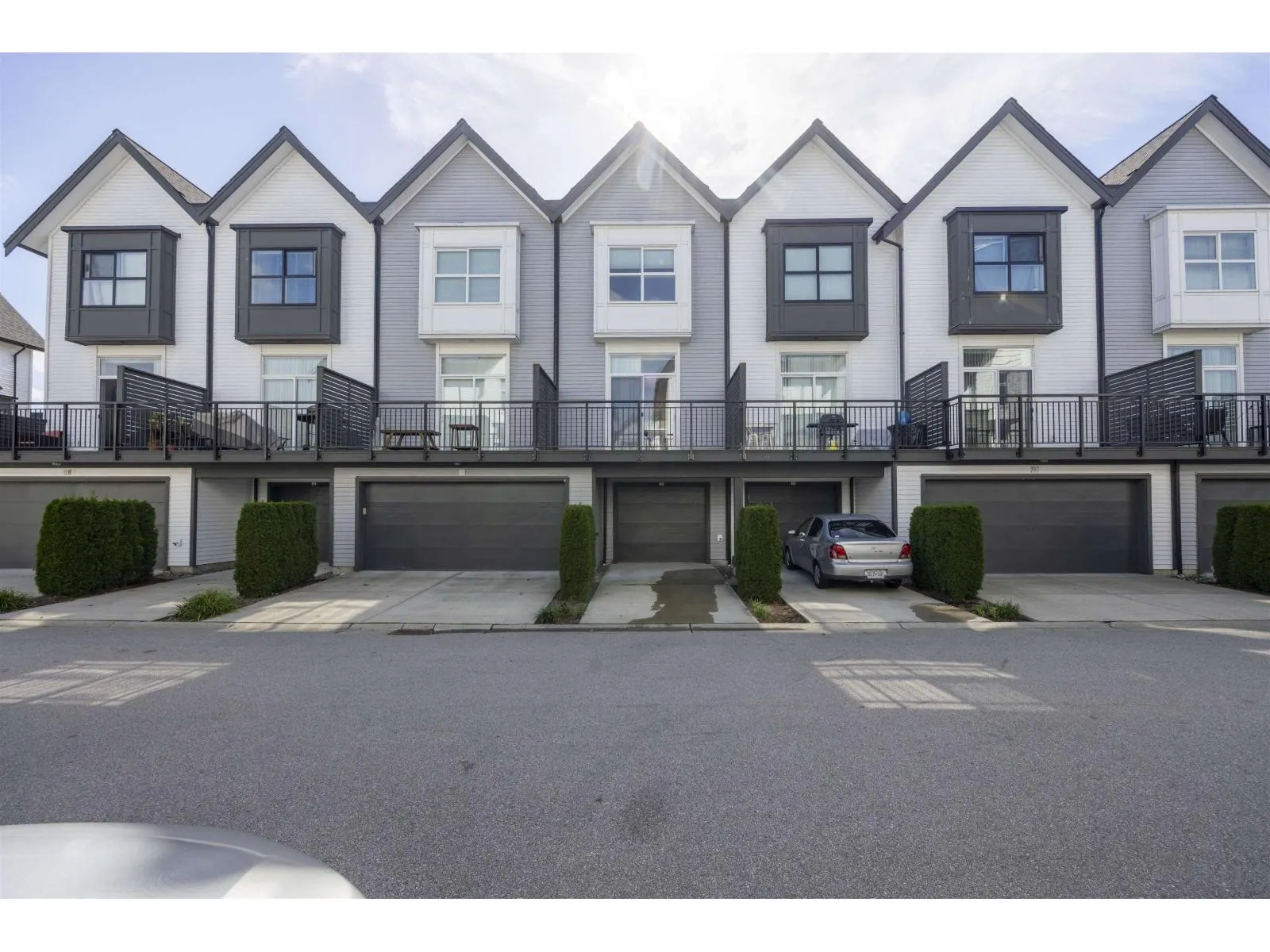 89 17555 57A AVENUE