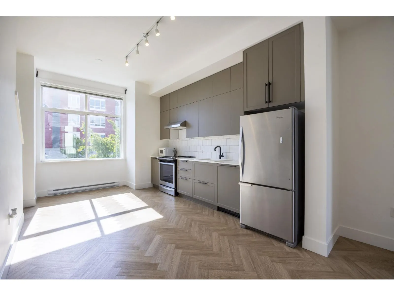 89 17555 57A AVENUE