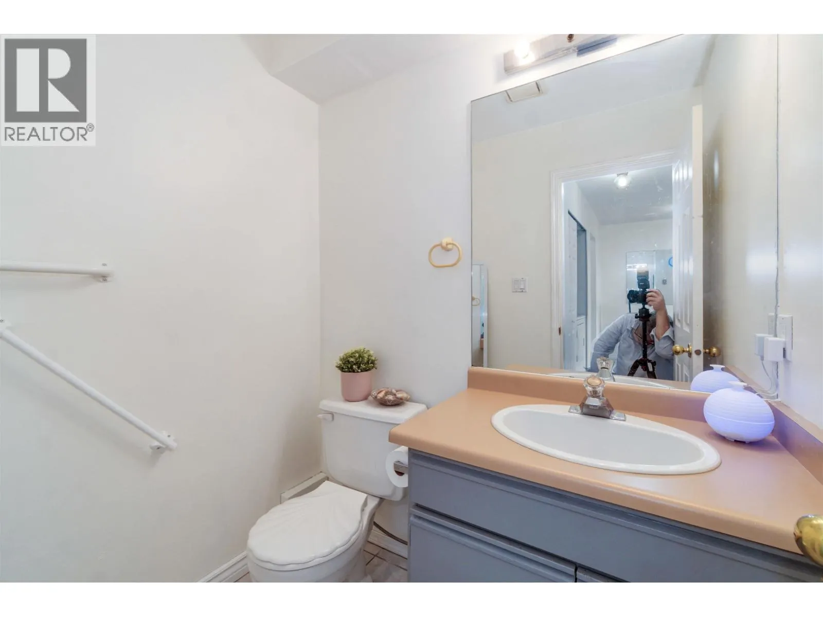 4 7131 GARDEN CITY ROAD