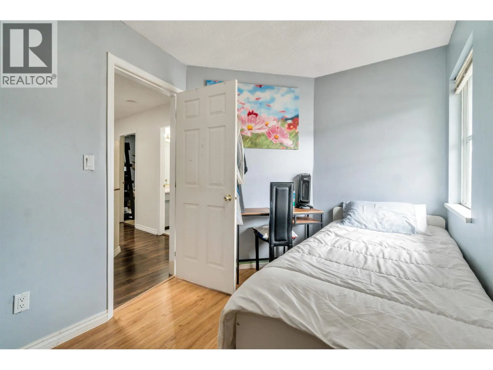 4 7131 GARDEN CITY ROAD