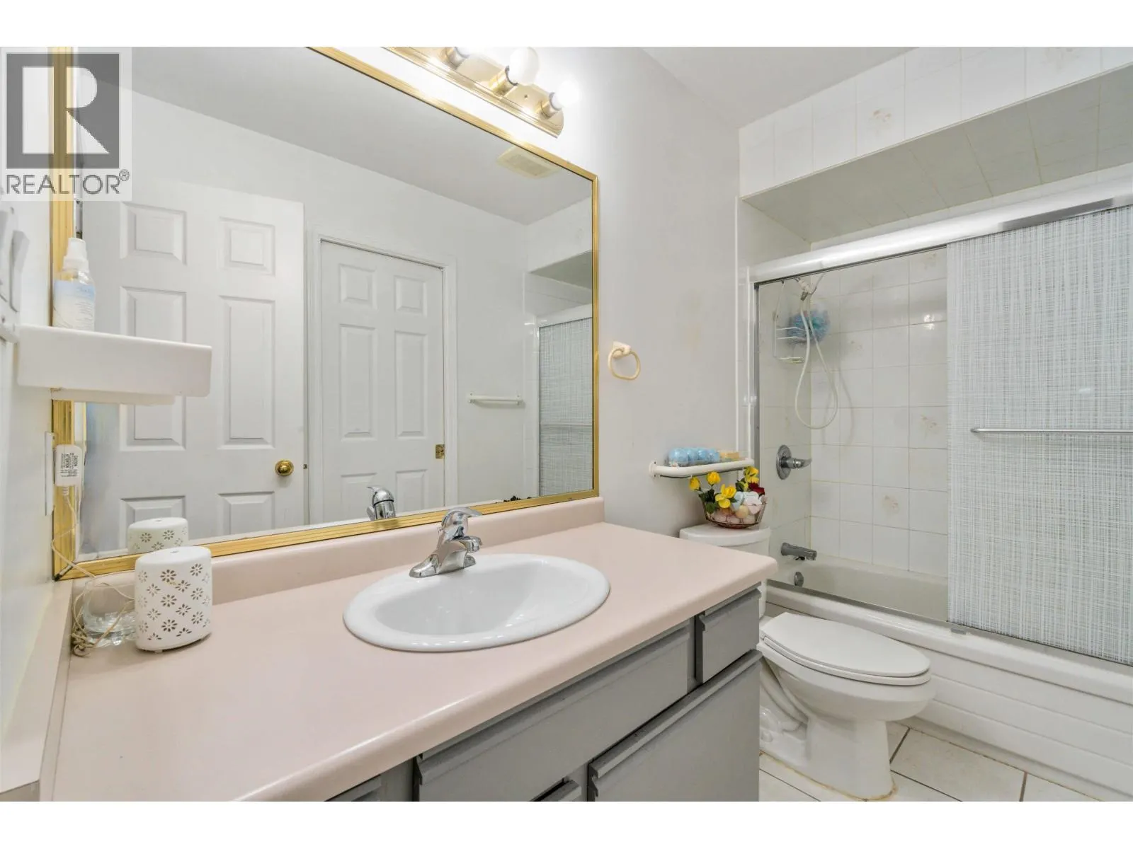 4 7131 GARDEN CITY ROAD
