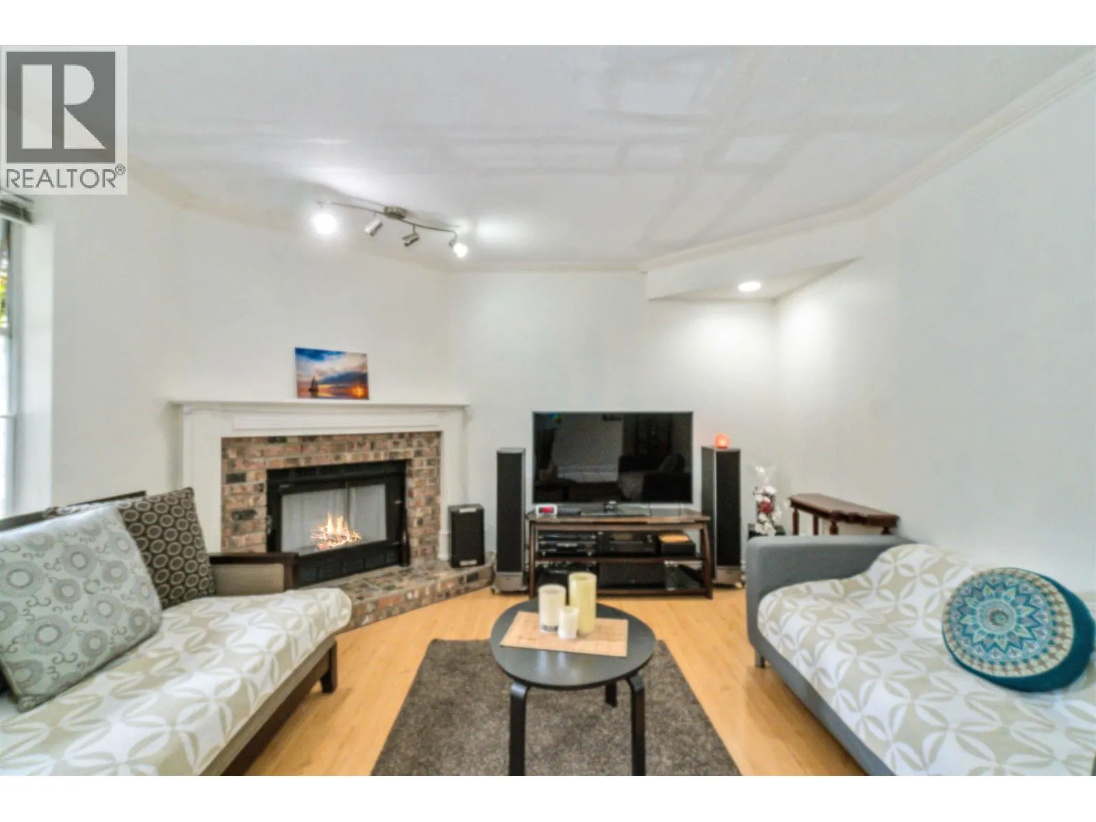 4 7131 GARDEN CITY ROAD