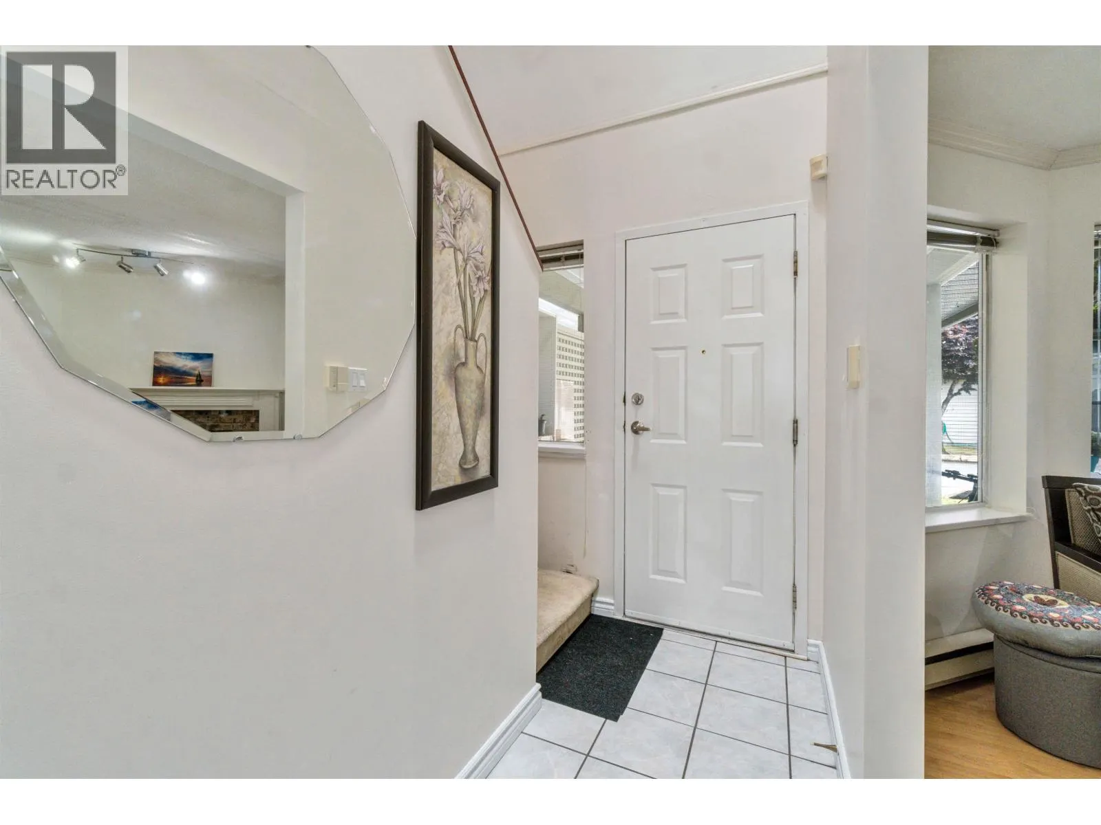 4 7131 GARDEN CITY ROAD