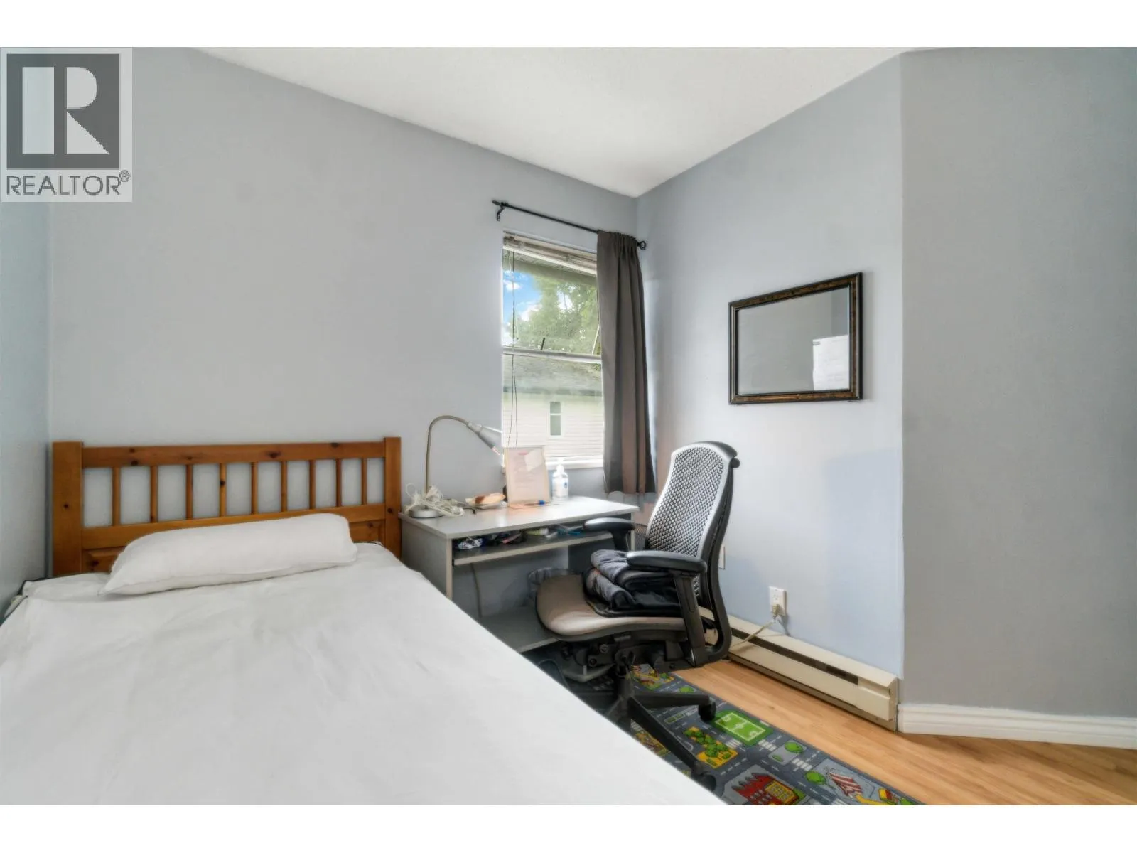 4 7131 GARDEN CITY ROAD