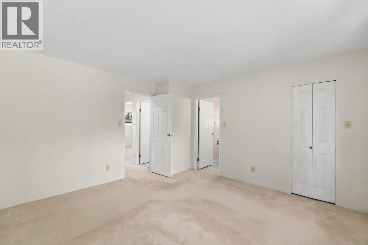 1605 HEMLOCK PLACE