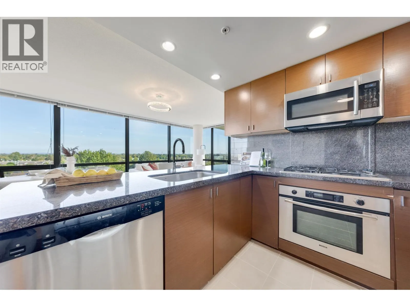 1201 6333 KATSURA STREET