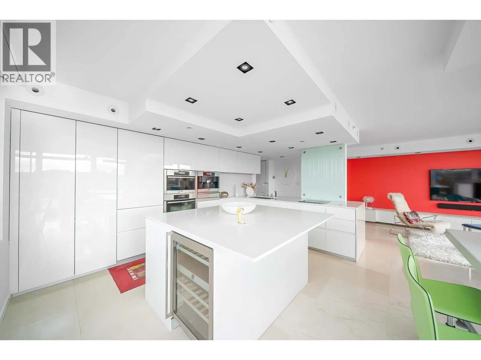 606 1288 MARINASIDE CRESCENT