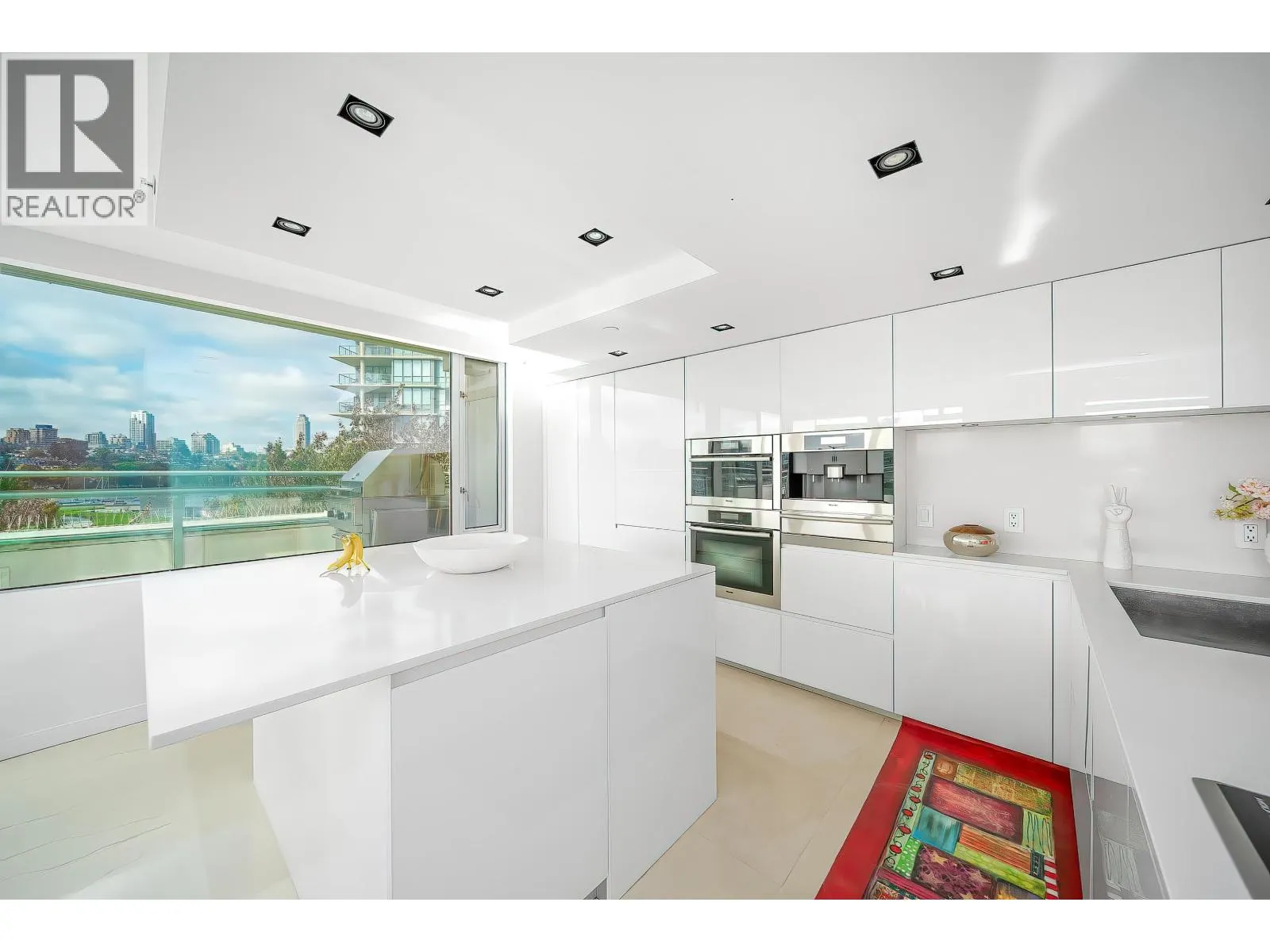 606 1288 MARINASIDE CRESCENT