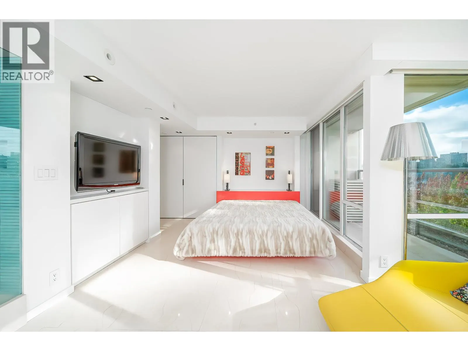 606 1288 MARINASIDE CRESCENT