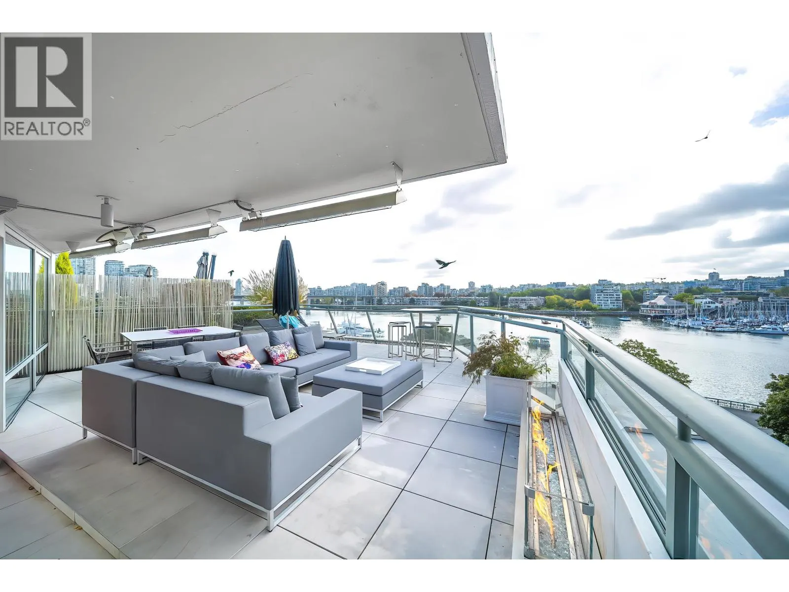 606 1288 MARINASIDE CRESCENT