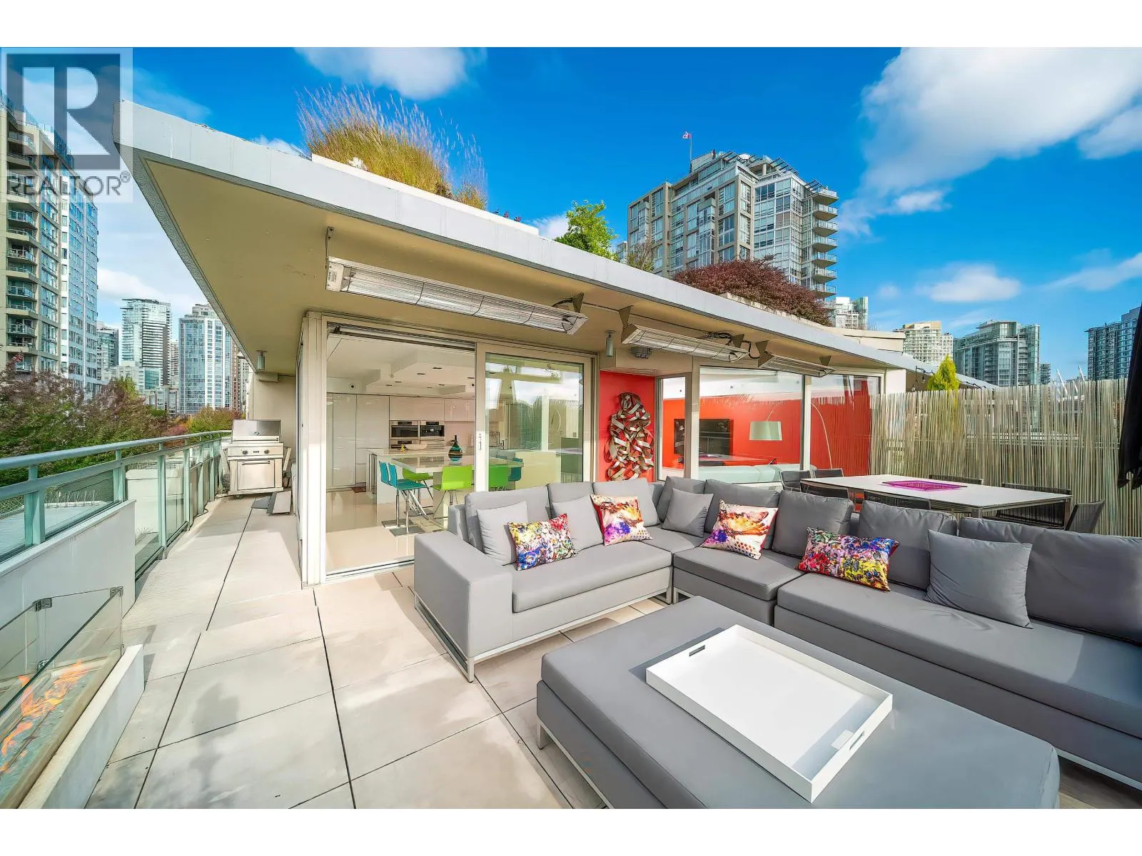 606 1288 MARINASIDE CRESCENT