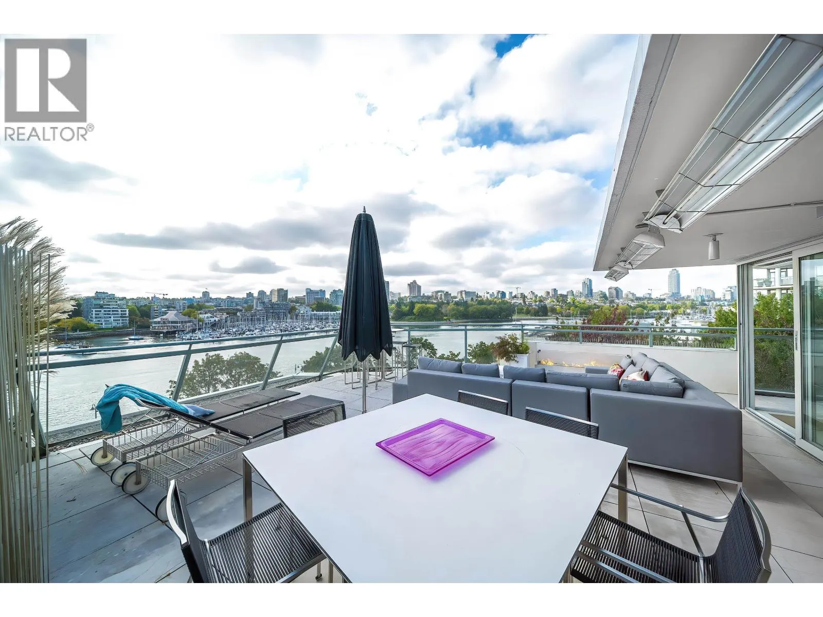 606 1288 MARINASIDE CRESCENT