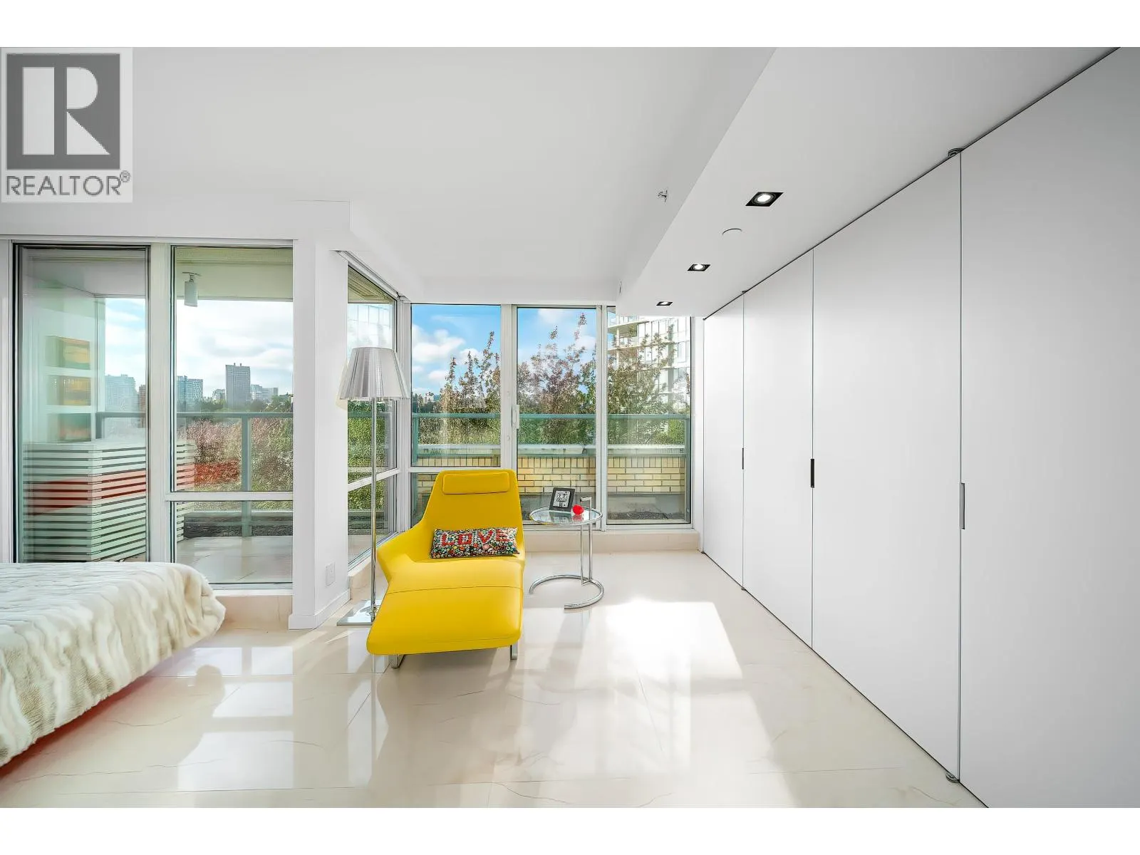 606 1288 MARINASIDE CRESCENT