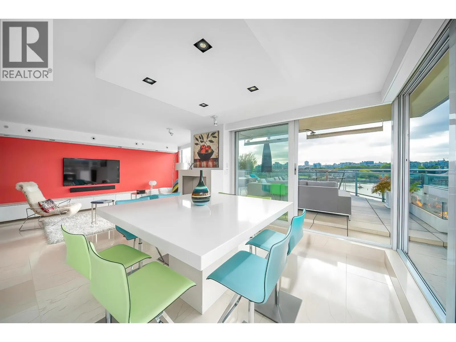 606 1288 MARINASIDE CRESCENT