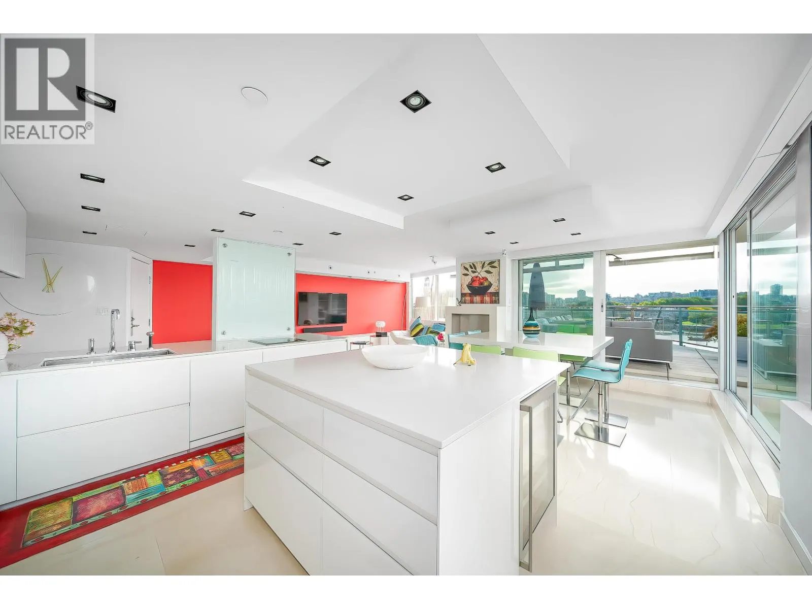 606 1288 MARINASIDE CRESCENT