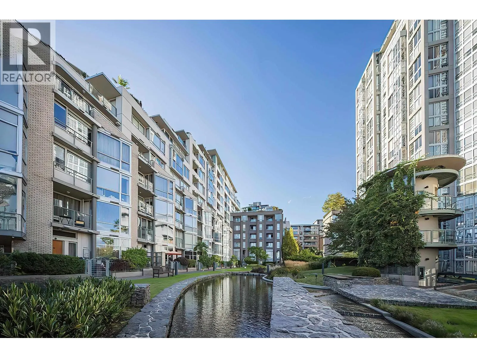 606 1288 MARINASIDE CRESCENT