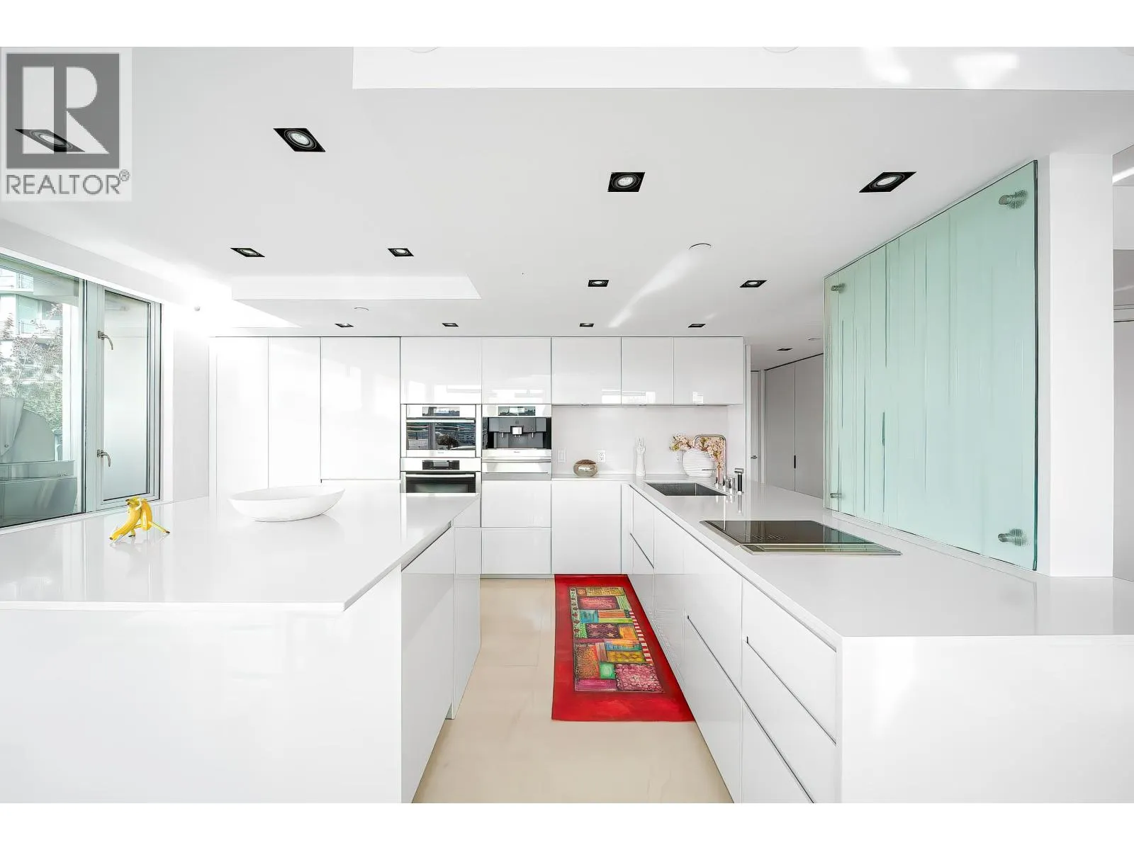 606 1288 MARINASIDE CRESCENT