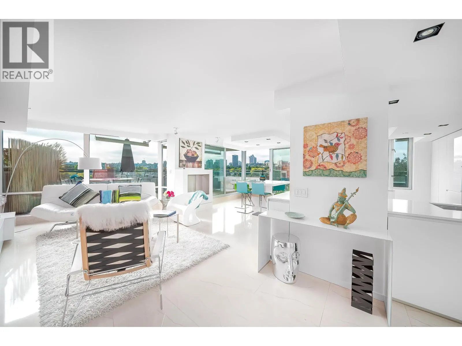606 1288 MARINASIDE CRESCENT