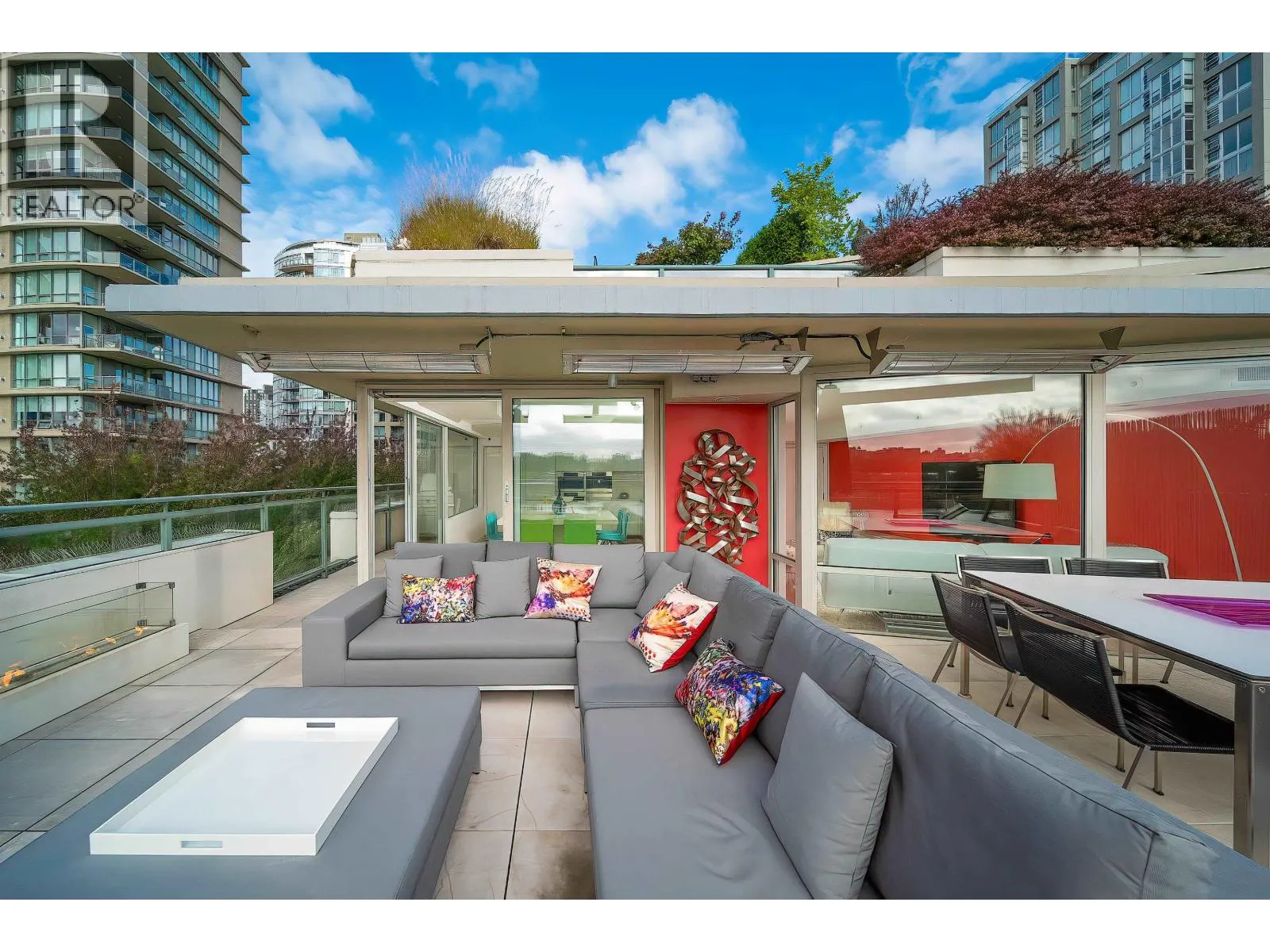 606 1288 MARINASIDE CRESCENT