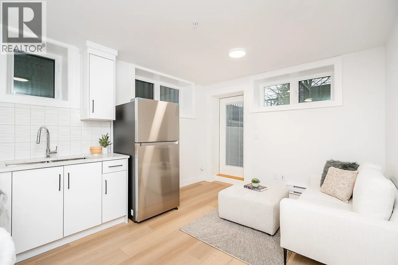 1 2753 NANAIMO STREET