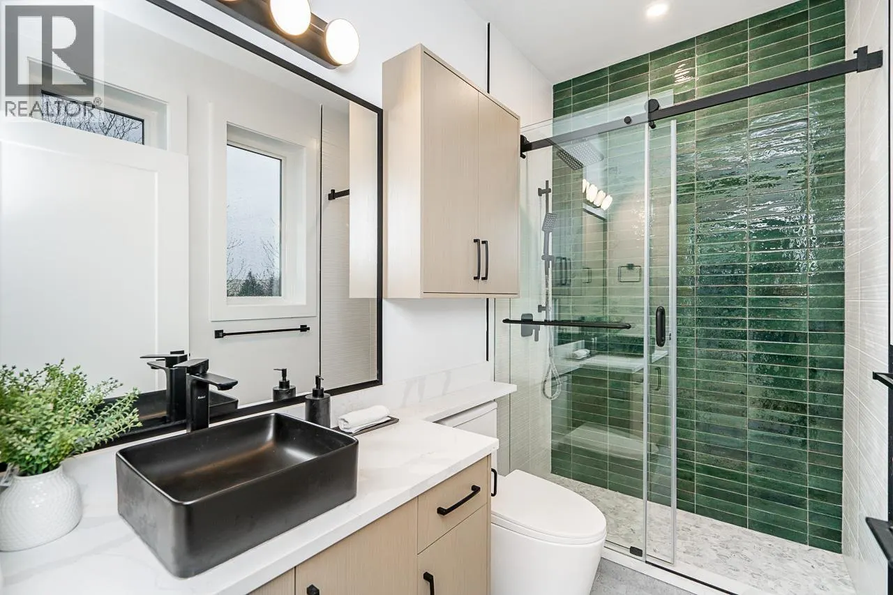 1 2753 NANAIMO STREET
