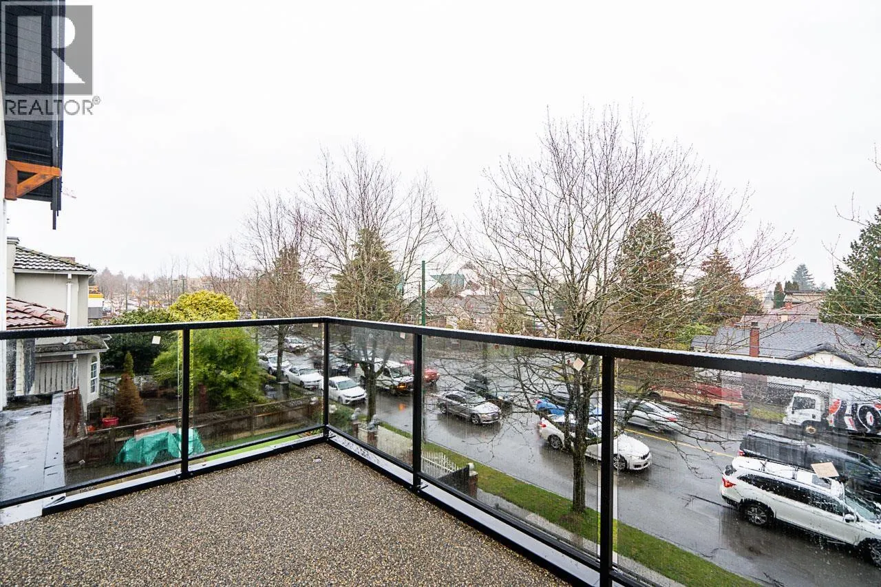 1 2753 NANAIMO STREET