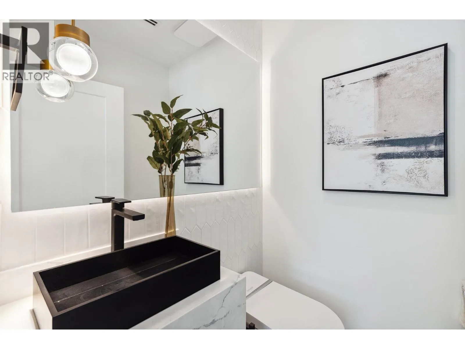 #2 2244 E 11TH AVENUE