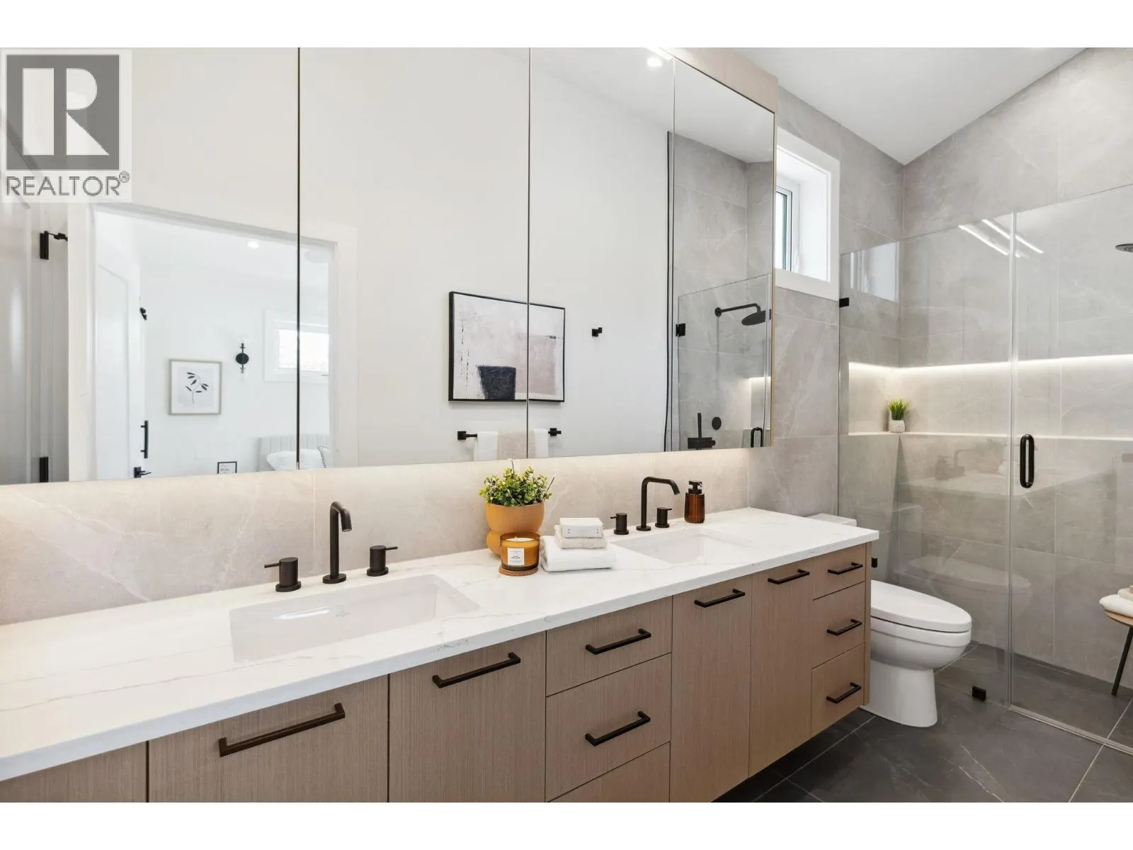 #2 2244 E 11TH AVENUE