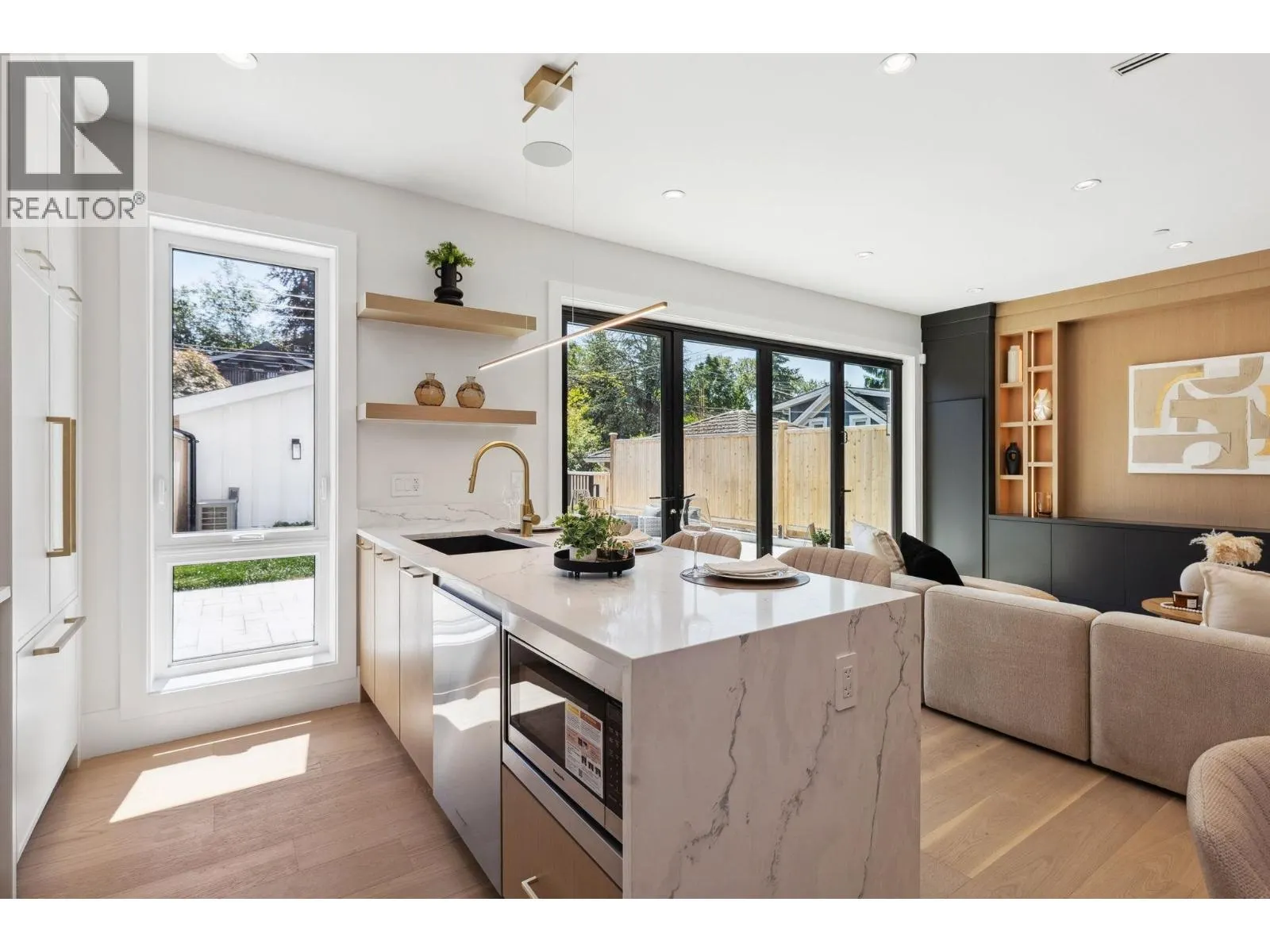 #2 2244 E 11TH AVENUE