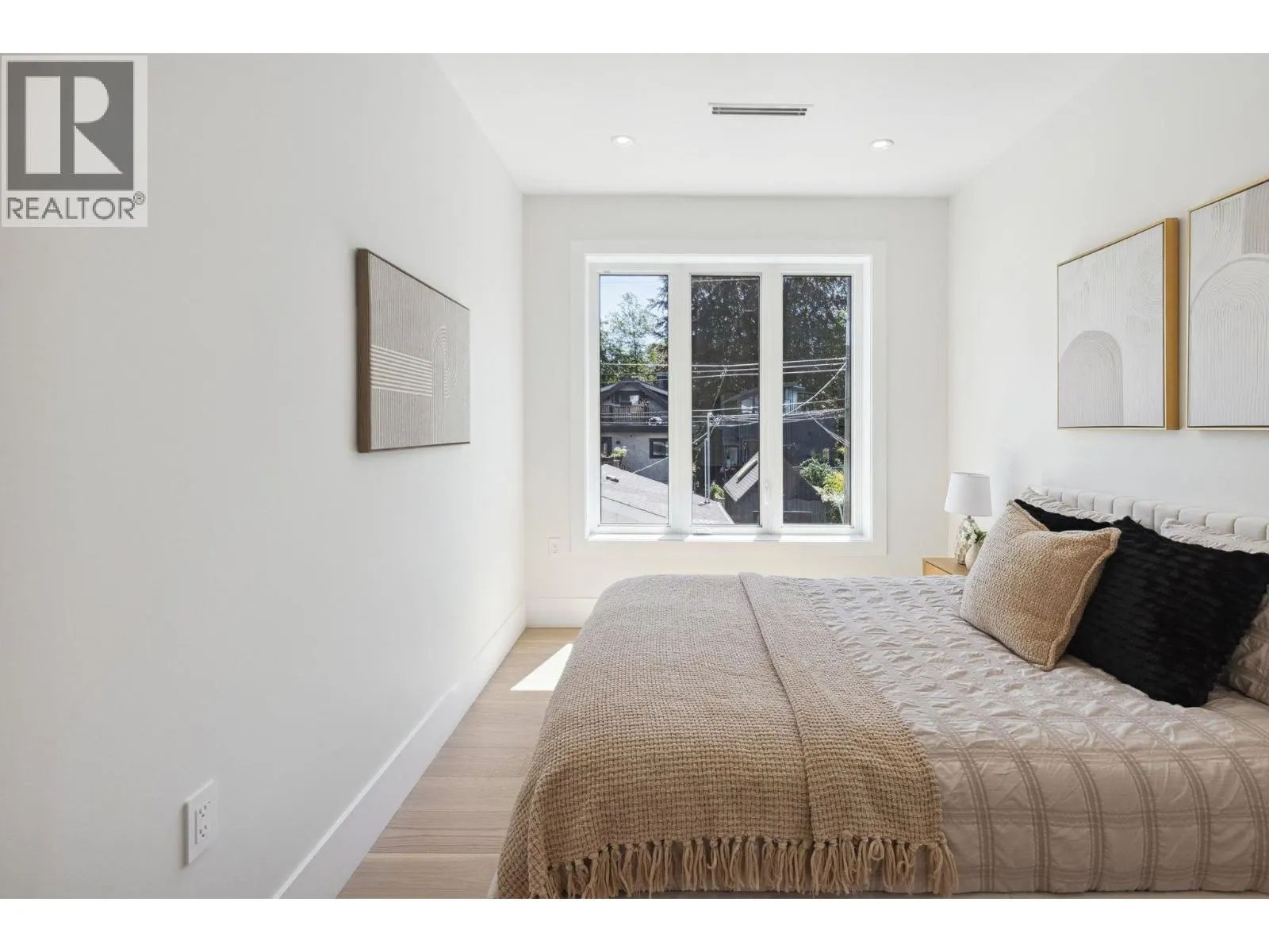 #2 2244 E 11TH AVENUE