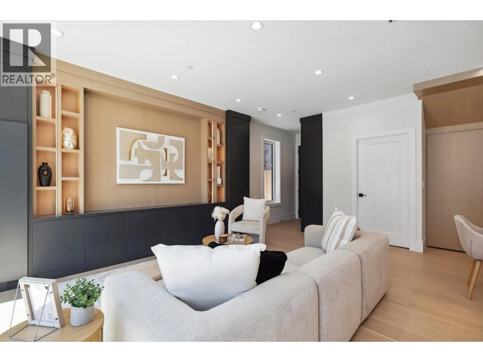 #2 2244 E 11TH AVENUE