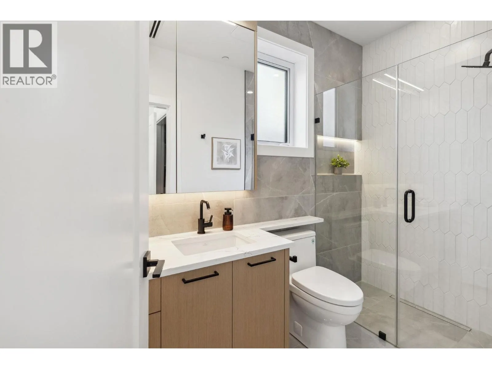 #2 2244 E 11TH AVENUE