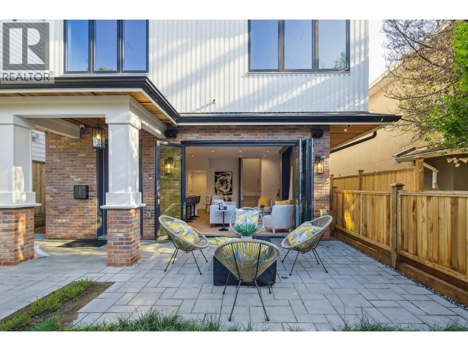 #1 2244 E 11TH AVENUE