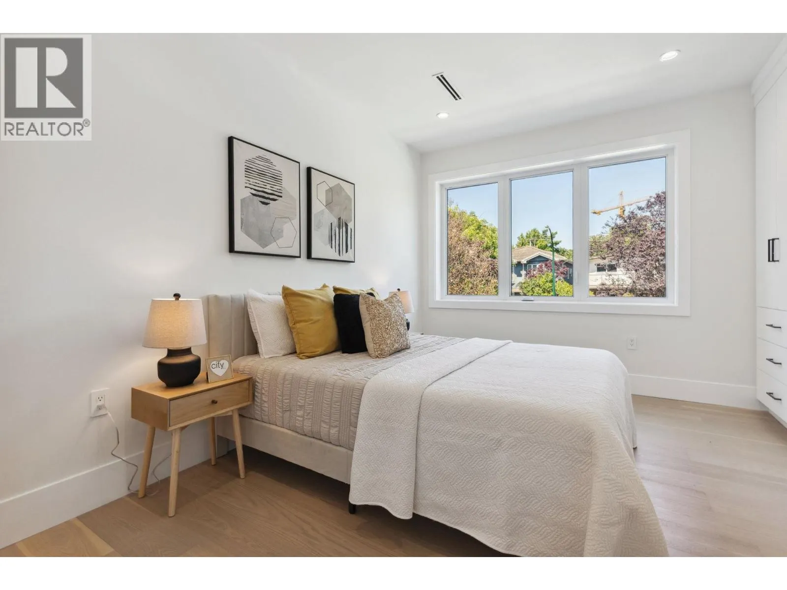 #1 2244 E 11TH AVENUE