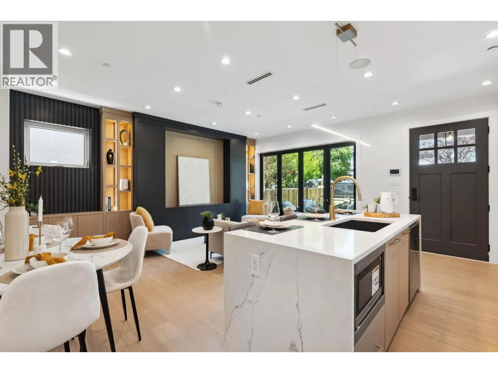 #1 2244 E 11TH AVENUE