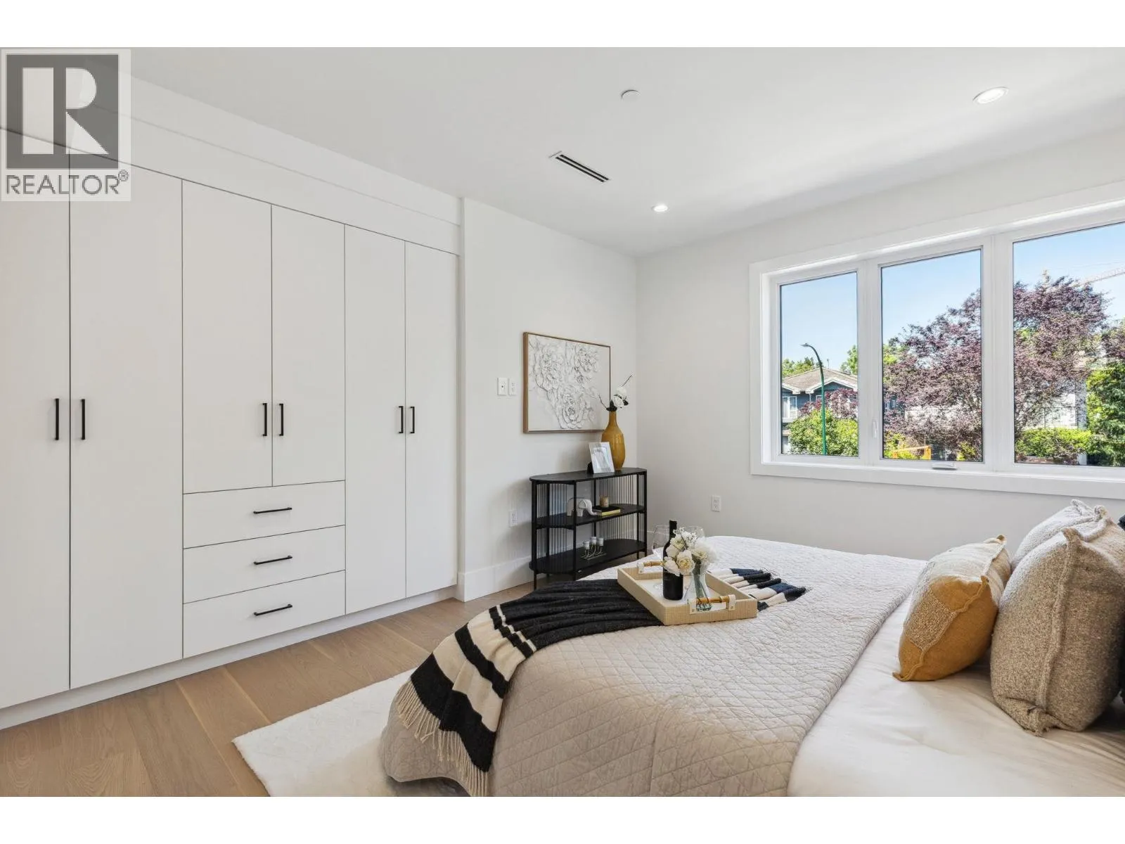 #1 2244 E 11TH AVENUE
