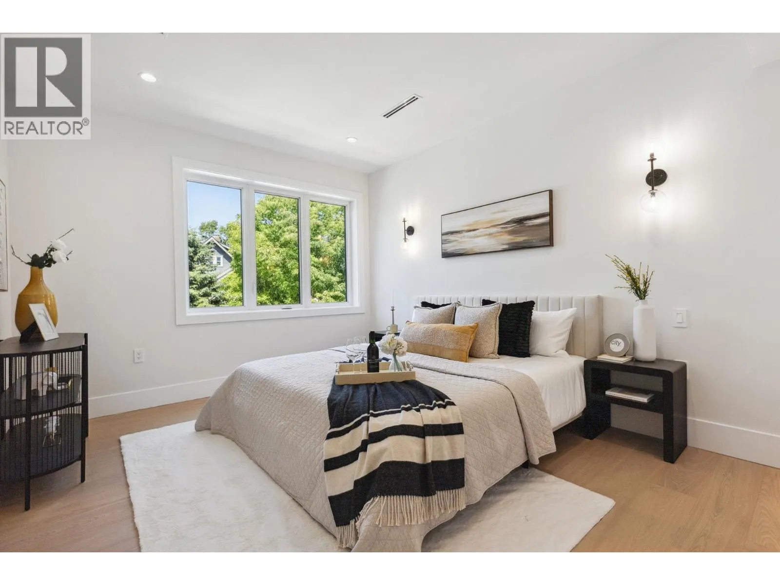 #1 2244 E 11TH AVENUE