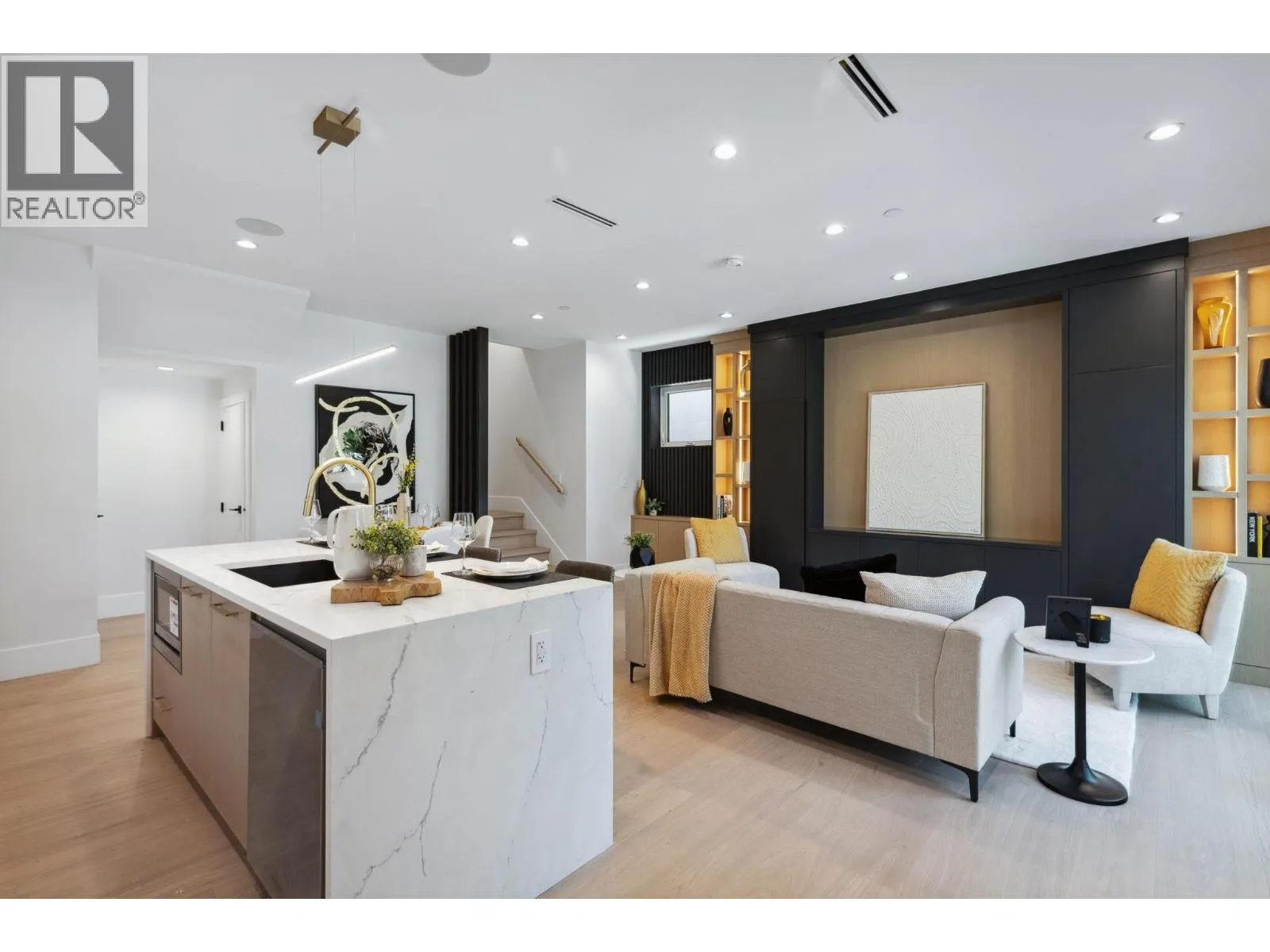 #1 2244 E 11TH AVENUE