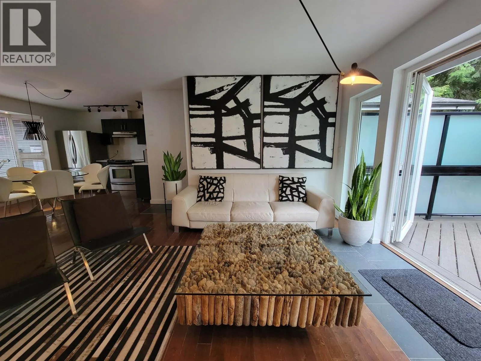 2568 THE BOULEVARD