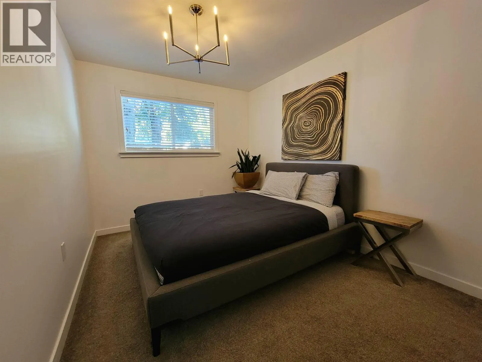 2568 THE BOULEVARD