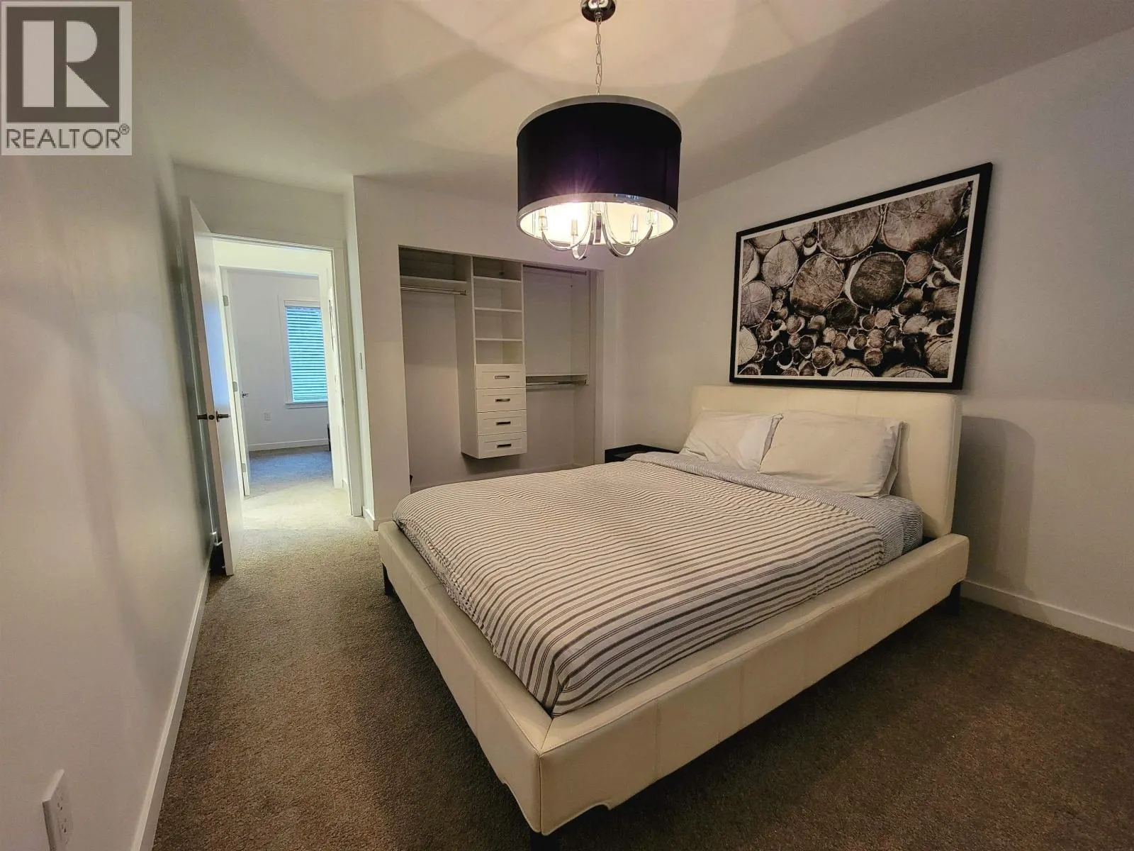 2568 THE BOULEVARD