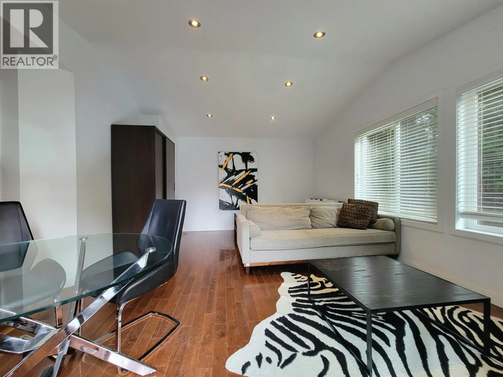 2568 THE BOULEVARD