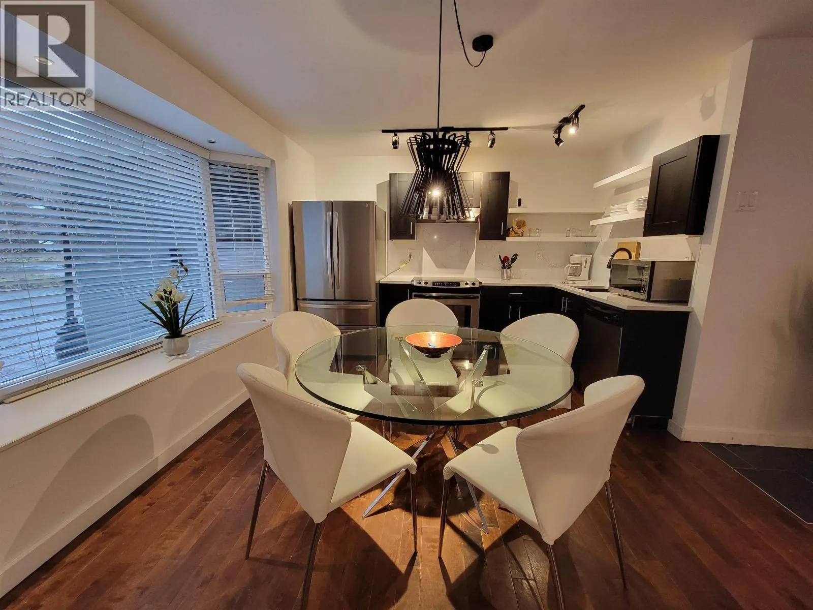 2568 THE BOULEVARD