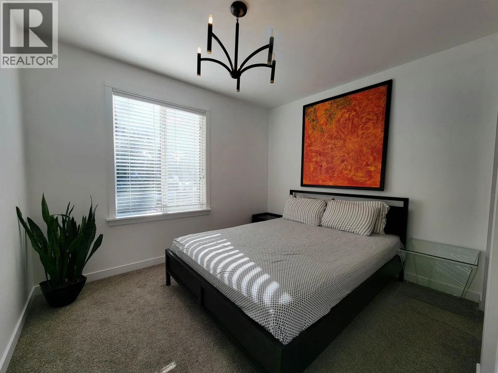 2568 THE BOULEVARD